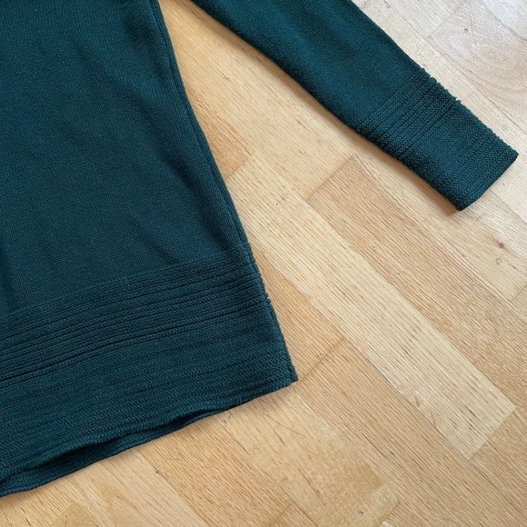 Beautiful Green Calvin Klein Turtleneck Top - Picture 4 of 8